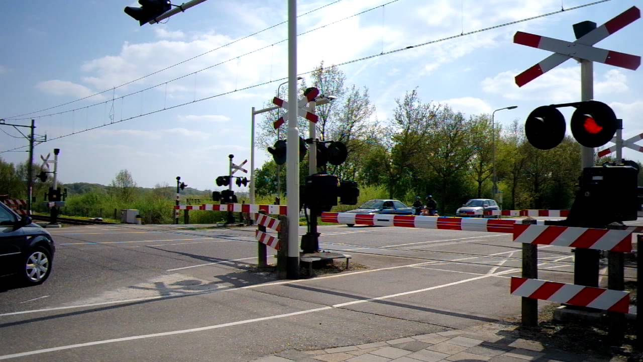 Wat Betekent Een Wit Knipperend Licht Bij Een Overweg