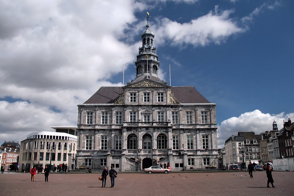 Stadhuis van Maastricht | Maastricht (The Netherlands) | Flickr - Maastricht Aachen Airport Vliegveldweg Maastricht Airport