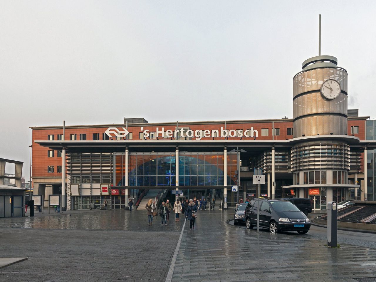 Station Den Bosch vrijgegeven na valse bommelding - NRC - P En R Den Bosch Station