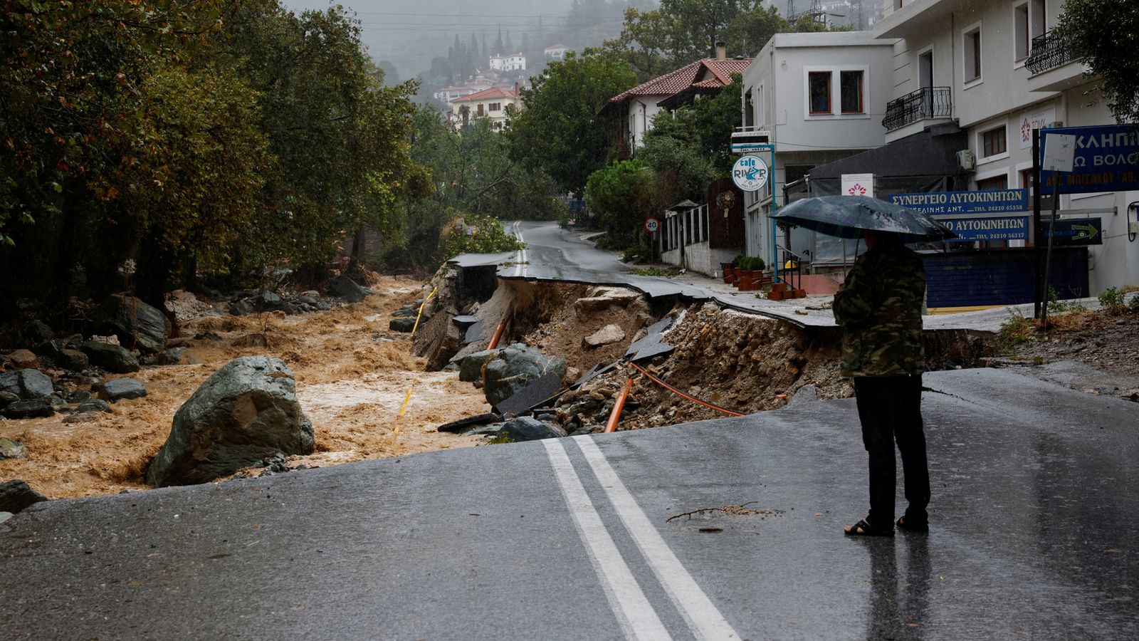Storm Daniel: British couple trapped in Greek apartment for 14 hours as - Temperatuur In Griekenland In December