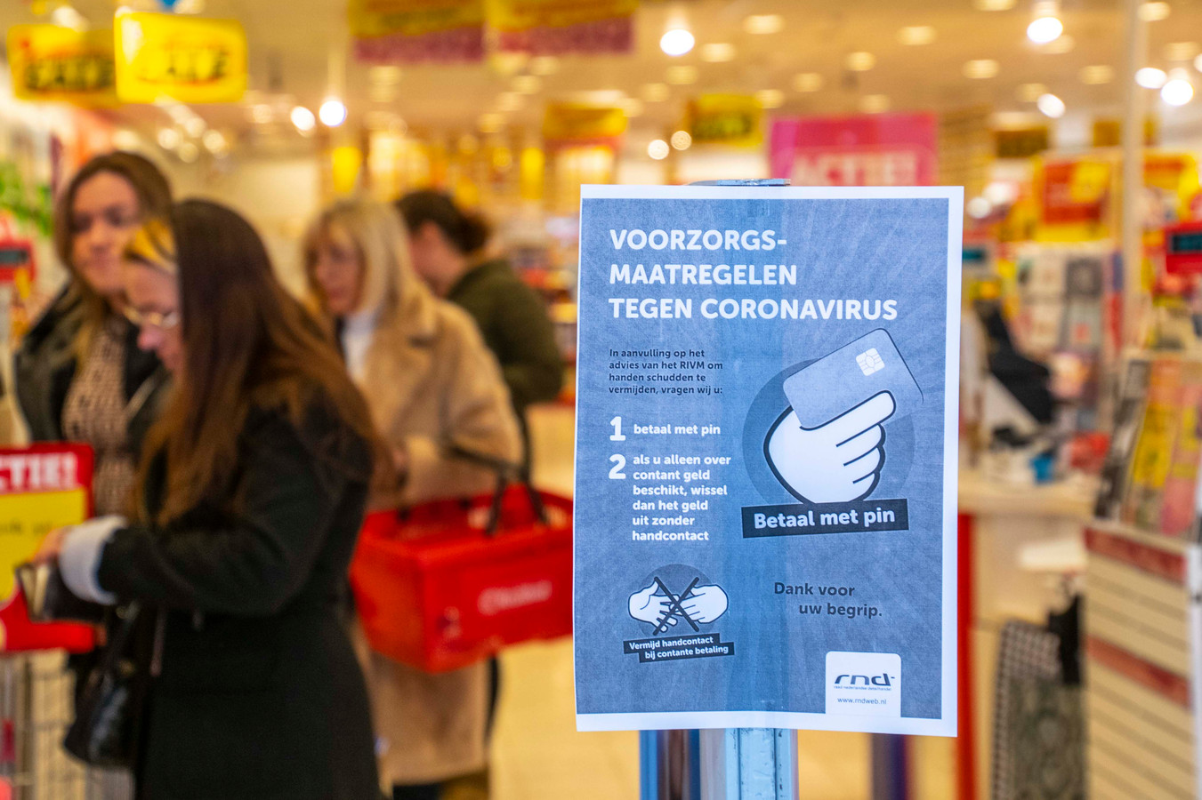 Supermarkten: Verbied betalen met contant geld | Foto | AD.nl - Mag Een Winkel Contant Geld Weigeren