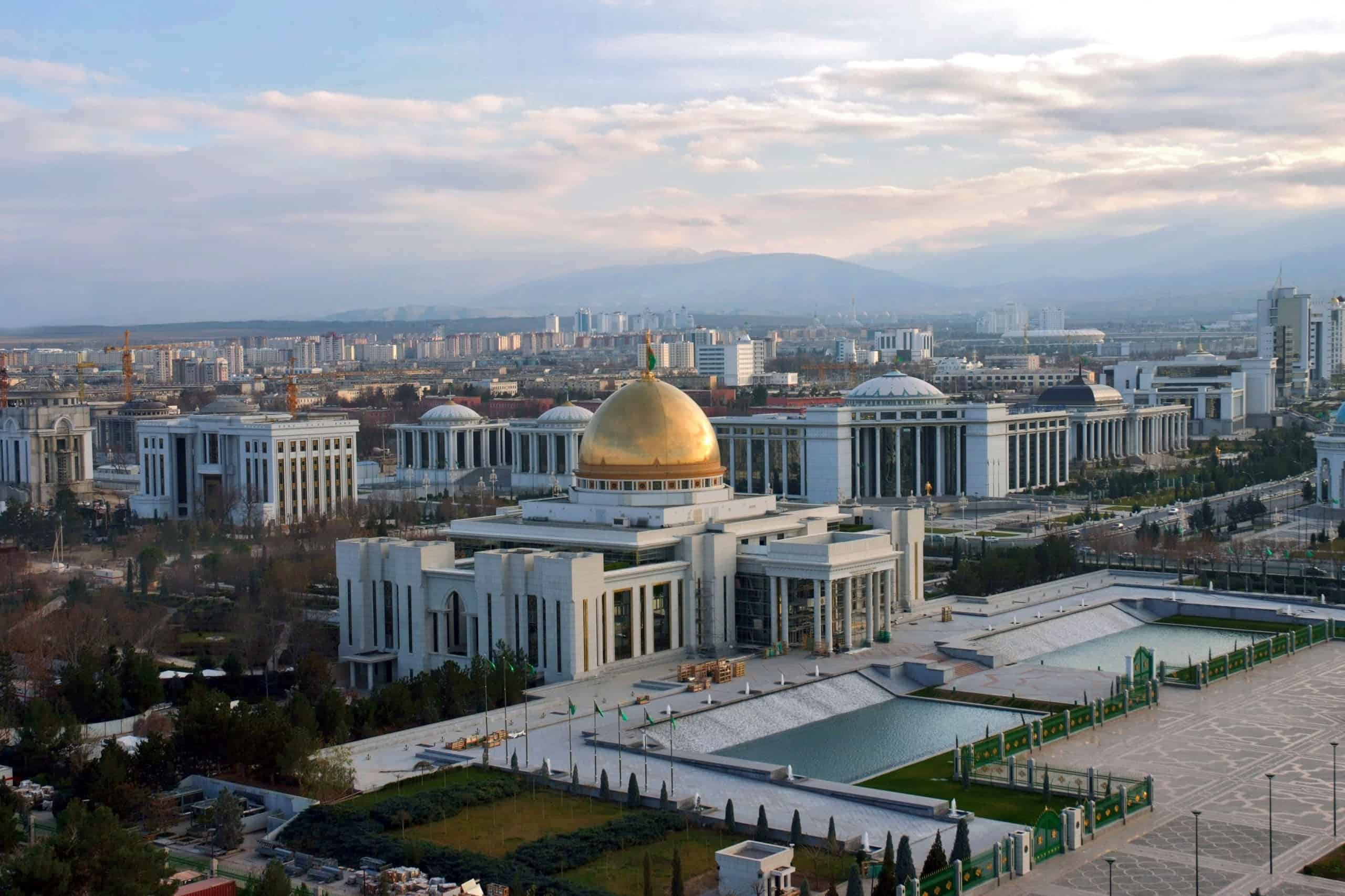Ten interesting facts about Turkmenistan - TravelingEast - Turkmenistan Na De Val Van De Sovjet Unie