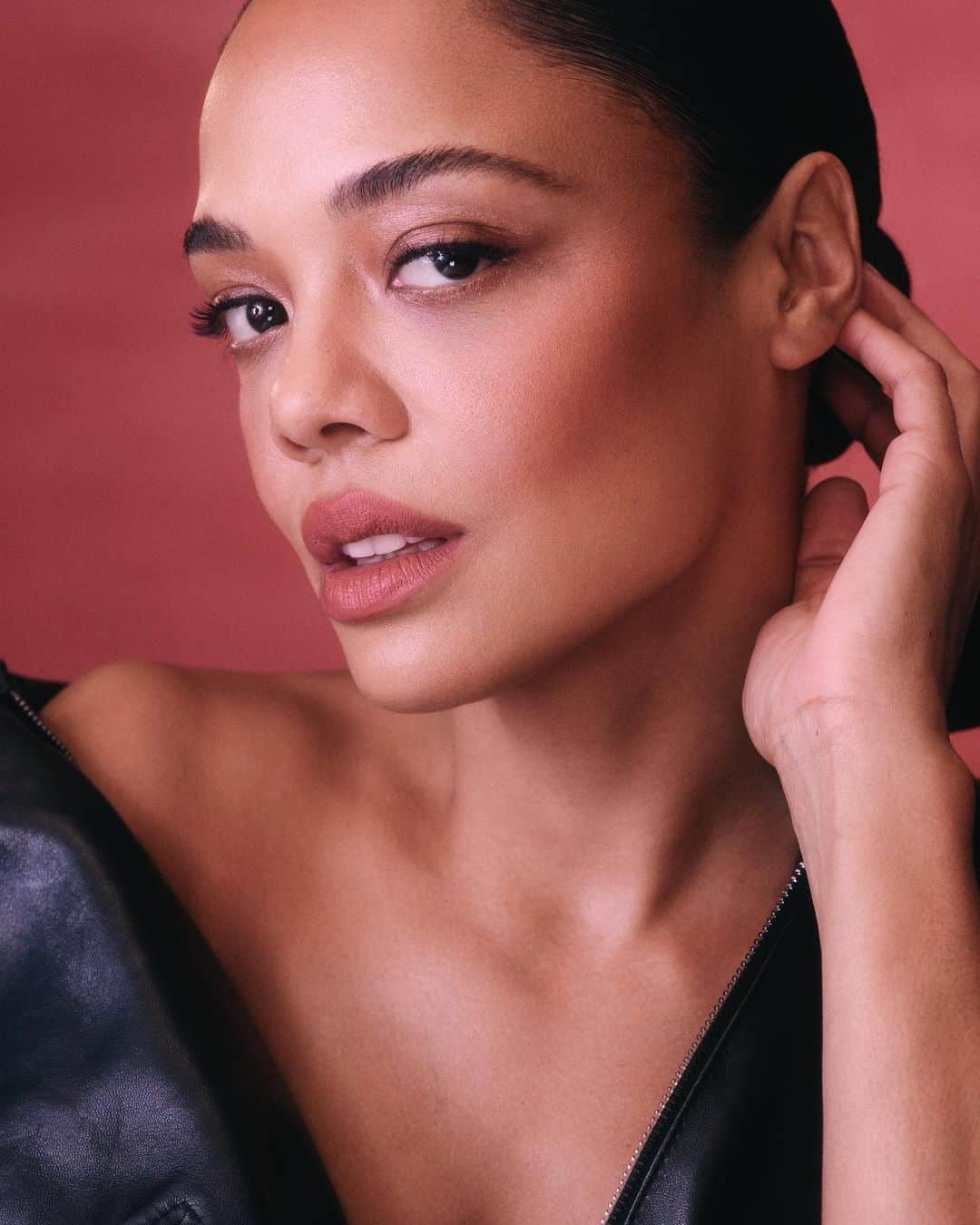 Tessa Thompson Bio, Wiki, Age, Height, Boyfriend, Affairs & More - Tessa De Loo Isabelle Recensie