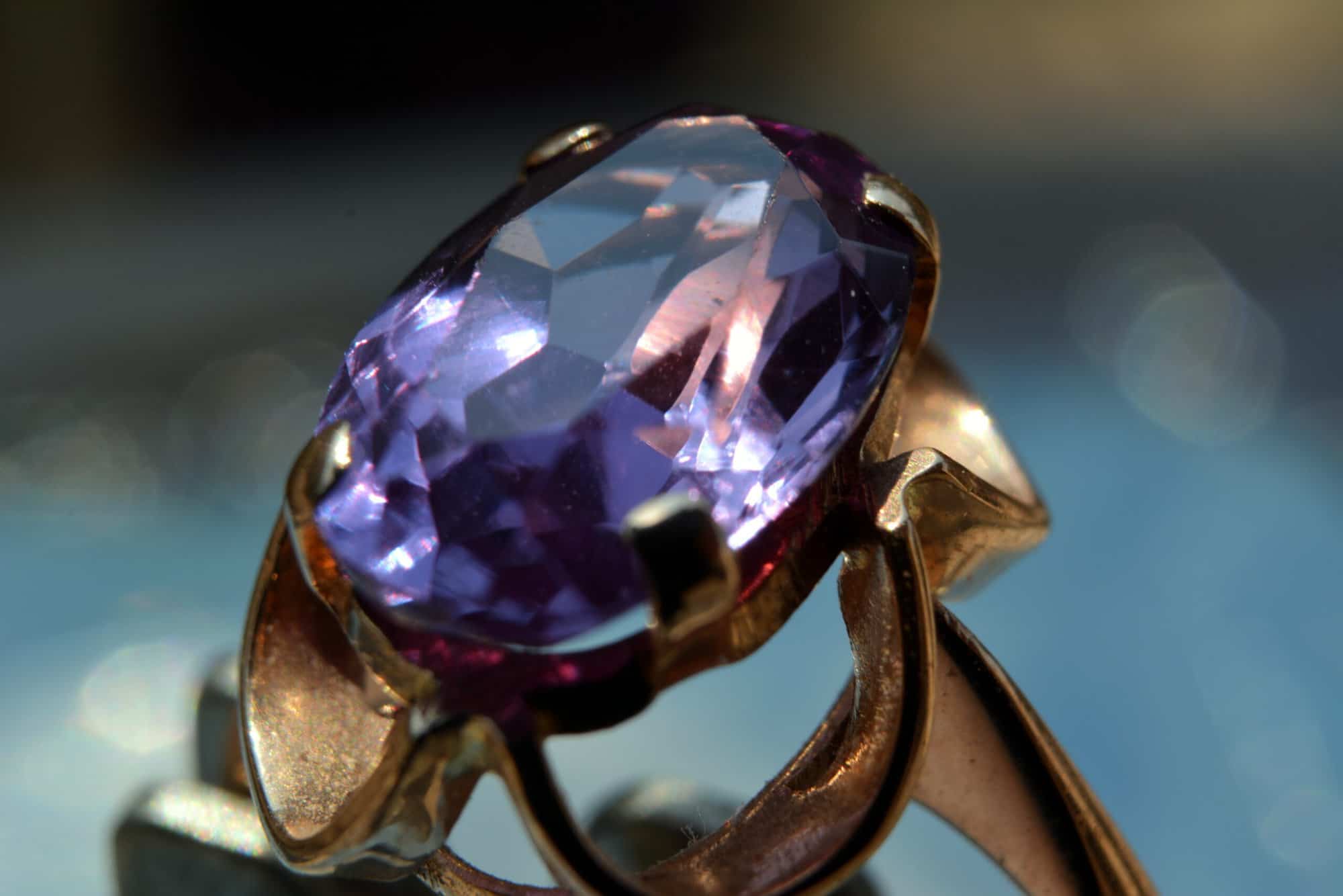 The 10 Most Expensive Gemstones in the World (2023) | Wealthy Gorilla - Wat Is De Duurste Edelsteen