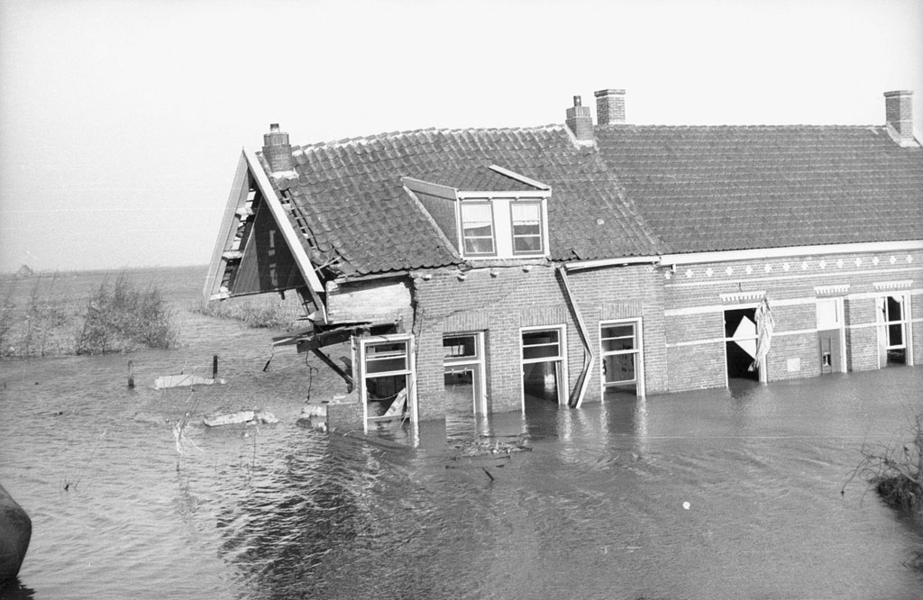The devastating storm of 1953 - The History Press - Waardoor Ontstond De Overstroming Van 1953