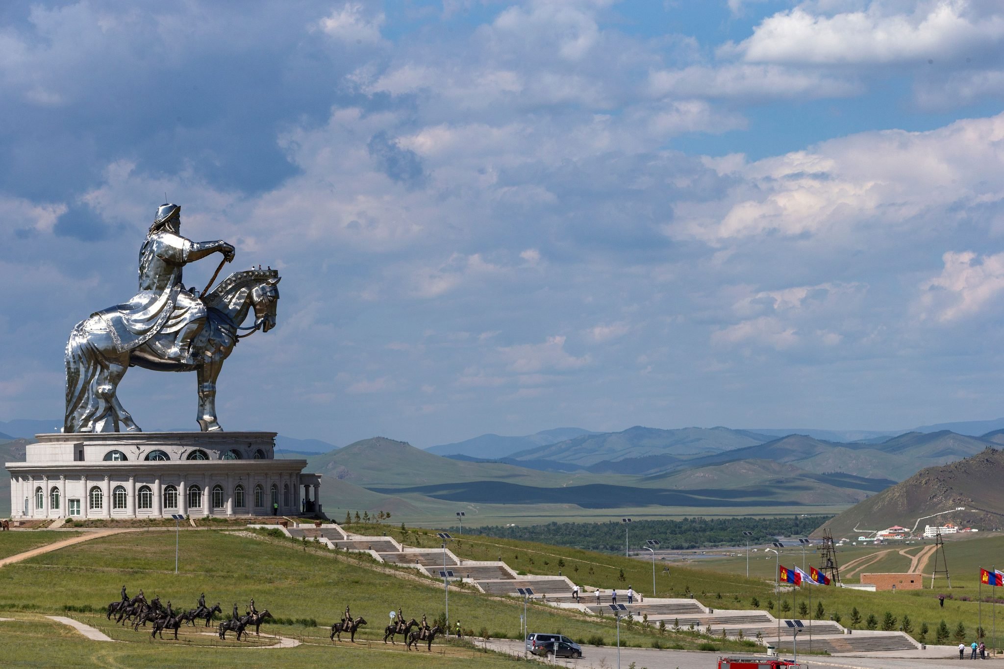The Hunt: Genghis Khan’s Final Resting Place - Hoeveel Mensen Stammen Af Van Dzjengis Khan