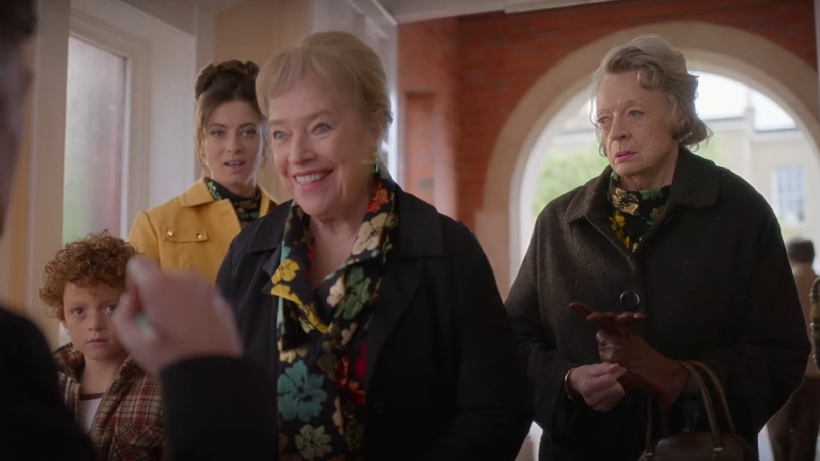 The Miracle Club: il trailer della commedia con Maggie Smith e Kathy Bates - Film The Miracle Club