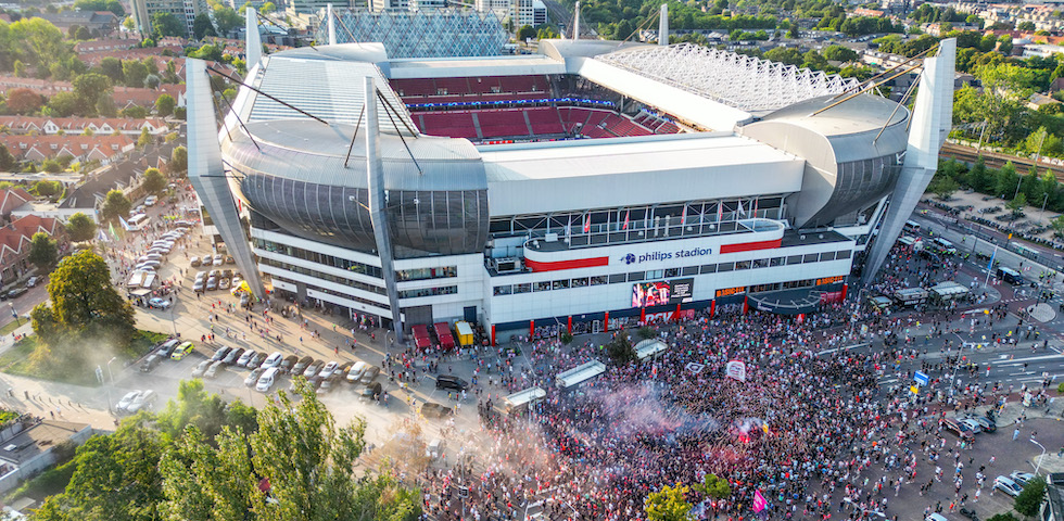 Hoeveel Mensen Kunnen In Het Psv Stadion