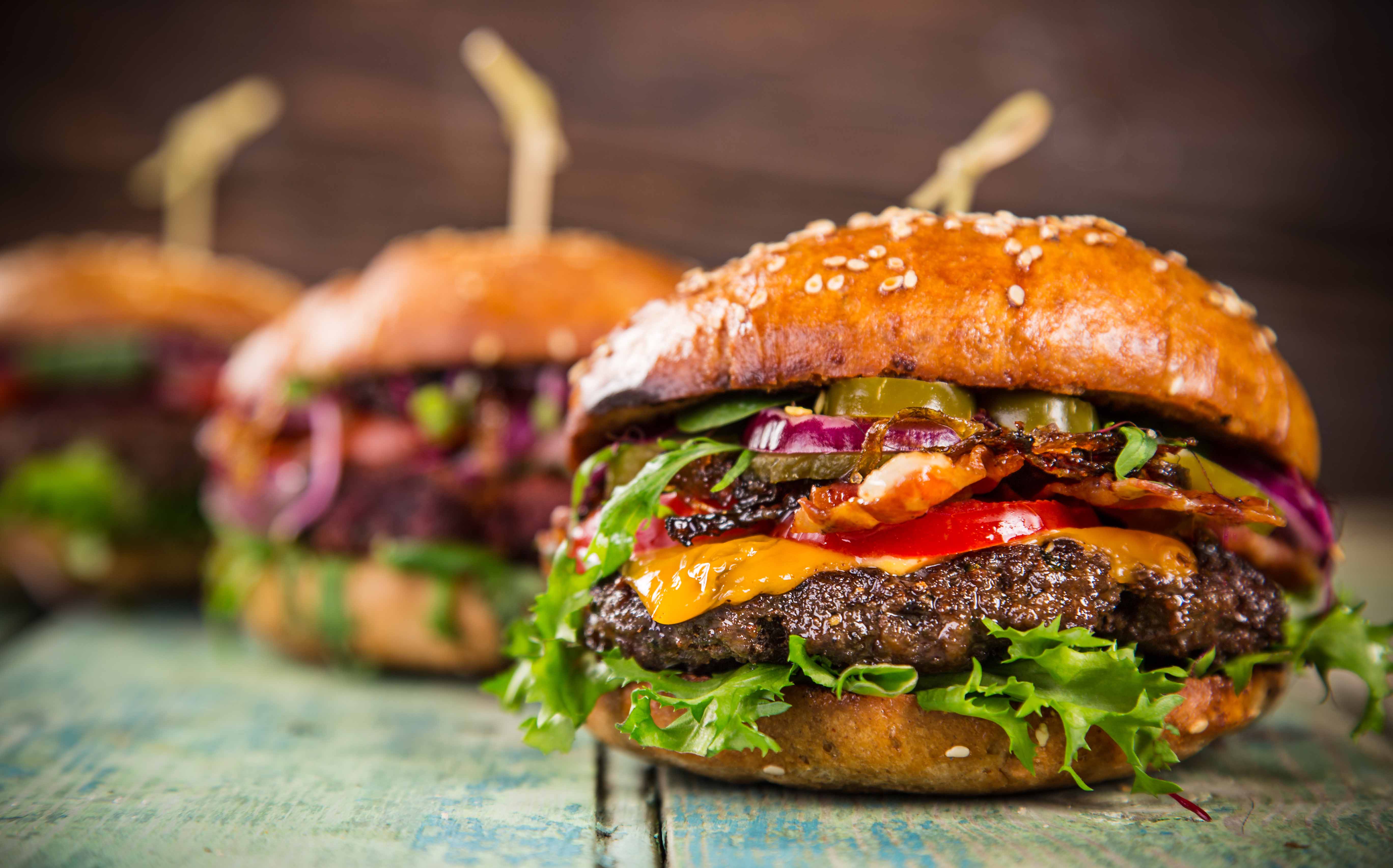 Hamburger Met Aardappelen En Groenten