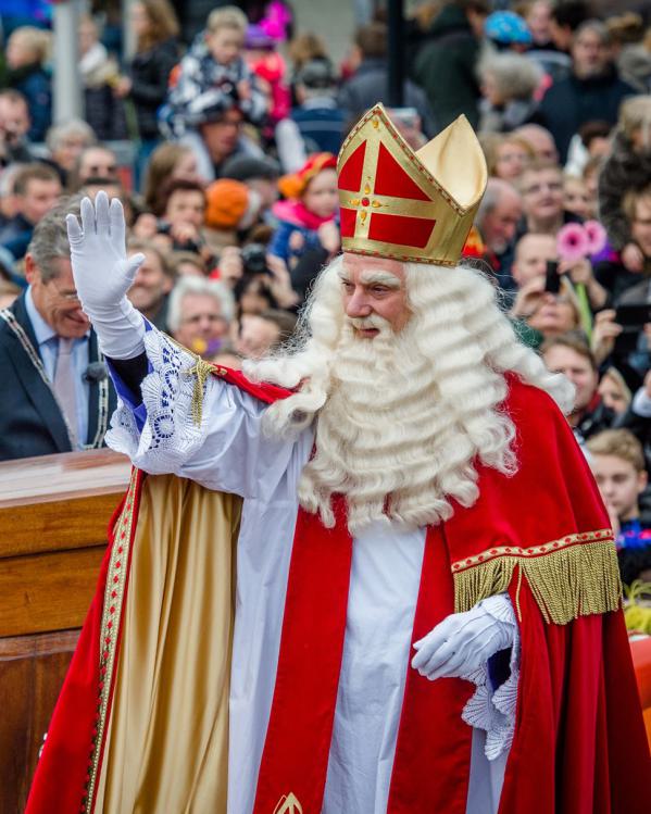This is 'sinterklaas' who gives presents to kids in Belgium and the - Sinterklaas Gedichten Over Make Up