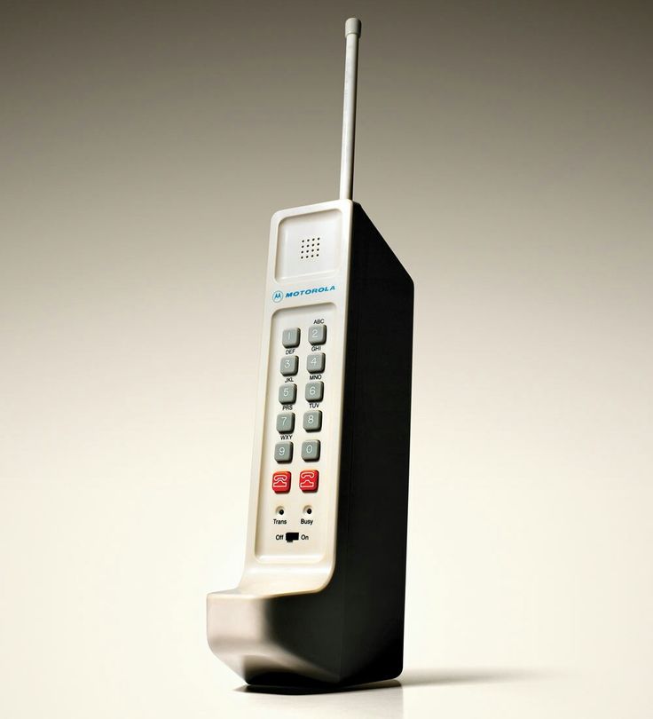 This is world's first mobile phone which made by Motorola in 1973 in - Wanneer Was De Eerste Mobiele Telefoon