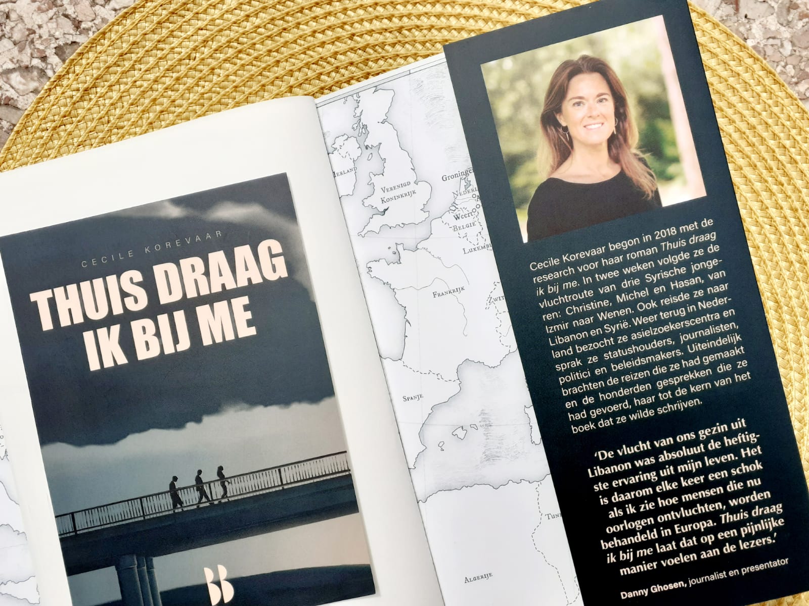 Thuis draag ik bij me - Cecile Korevaar | Aangrijpend 16+ | StoerLeesVoer - Thuis Draag Ik Bij Me