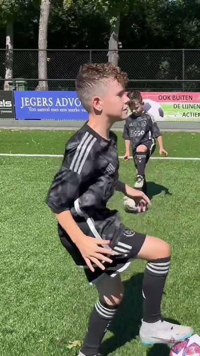 Tippen op de bal - YouTube - Keeper 1 Hand Op De Bal