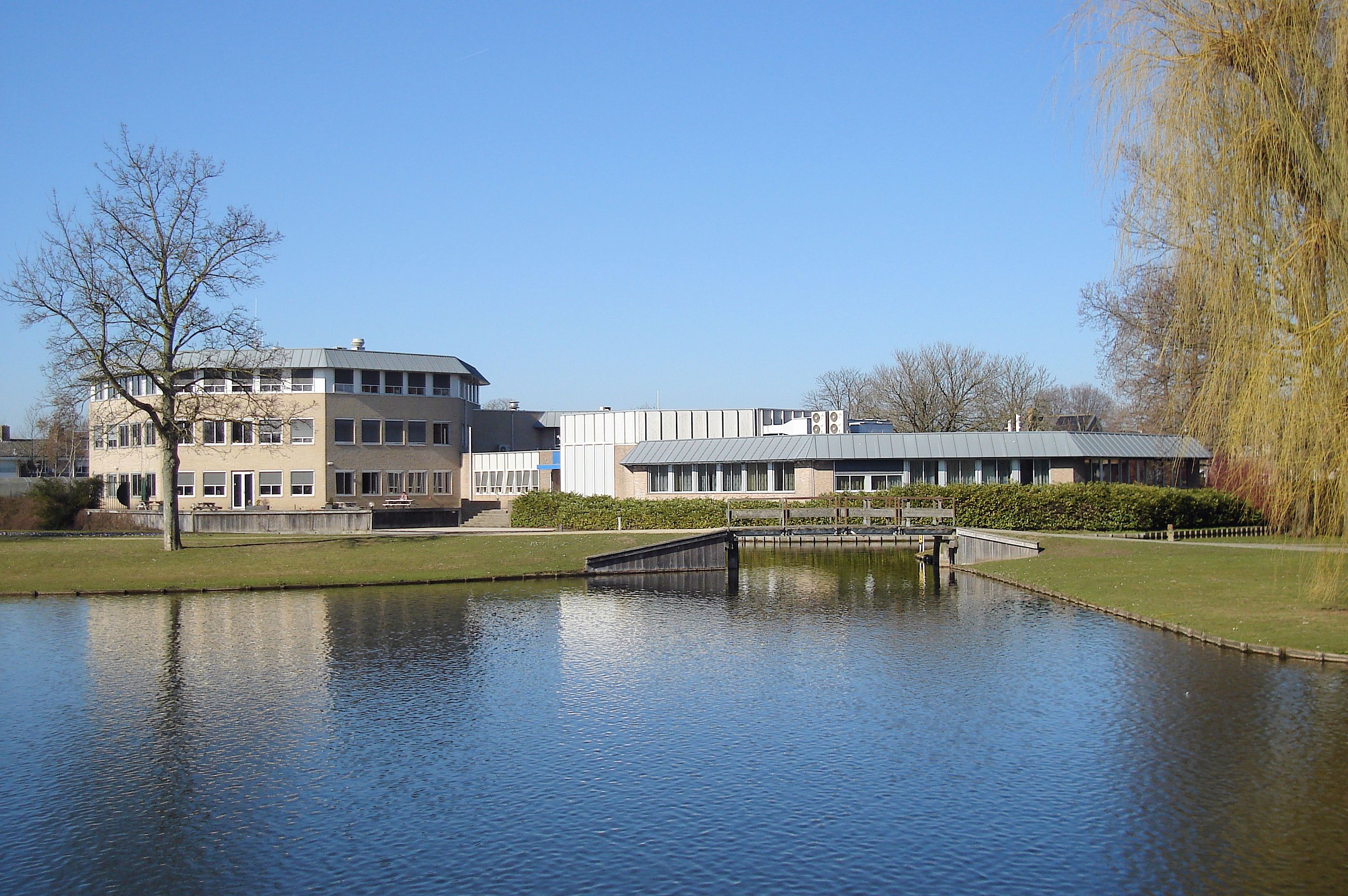 Town Hall, City Hall, Towns, Mansions, House Styles, Home, Manor Houses - Gereformeerde Gemeente In Nederland Hendrik Ido Ambacht
