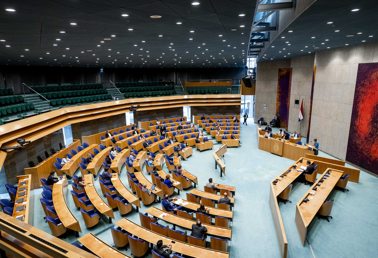 Tweede Kamer laat binnenkort voorzichtig weer bezoek toe | Foto | AD.nl - Zitten Ministers In De Tweede Kamer