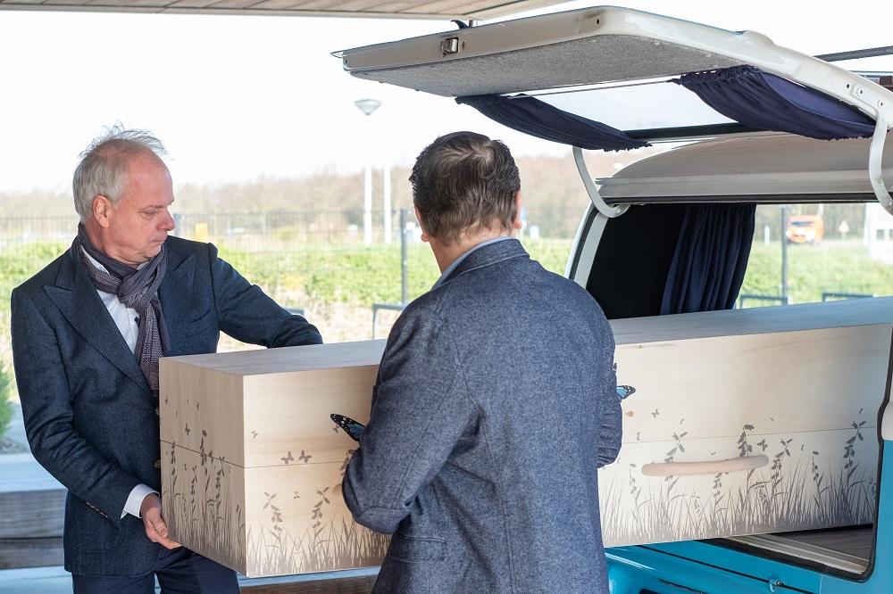 Uitvaart in beeld: digitaal afscheid nemen met Viewneral - Uitvaart Met Beeld Vos