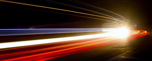 UP Natuurkunde | Lichtsnelheid - Wat Gebeurt Er Als Je Sneller Dan Het Licht Gaat