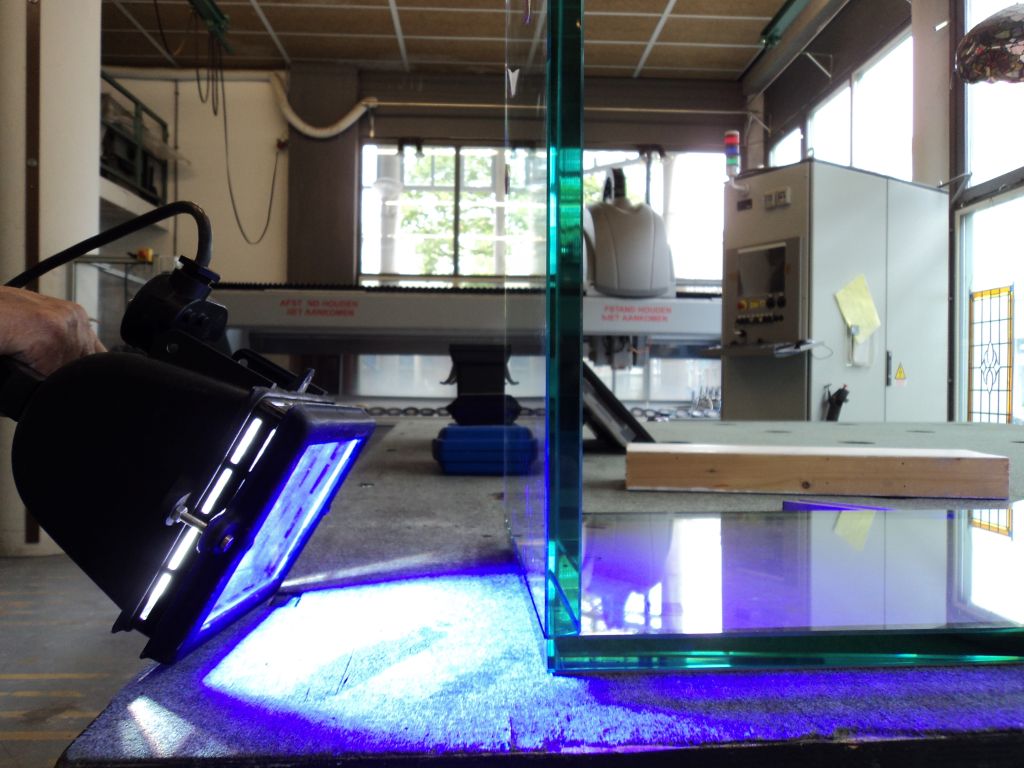 UV glas verlijmen bij Ariba glashandel Den Haag - Gaat Uv Straling Door Glas