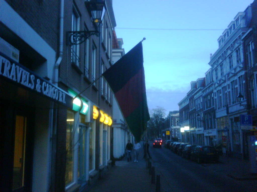 Van welk land is deze vlag? Zwart Rood Groen #durftevragen… | Flickr - Rood Wit Rood Vlag Welk Land