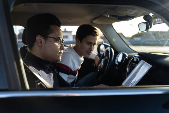 Vanaf welke leeftijd mag je starten met autorijlessen? - WOLF rijbewijsshop - Wanneer Mag Je Beginnen Met Autorijlessen