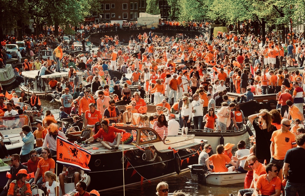 Varen met Koningsdag in Amsterdam - Blog | Barqo - Waar Komt De Koning Met Koningsdag