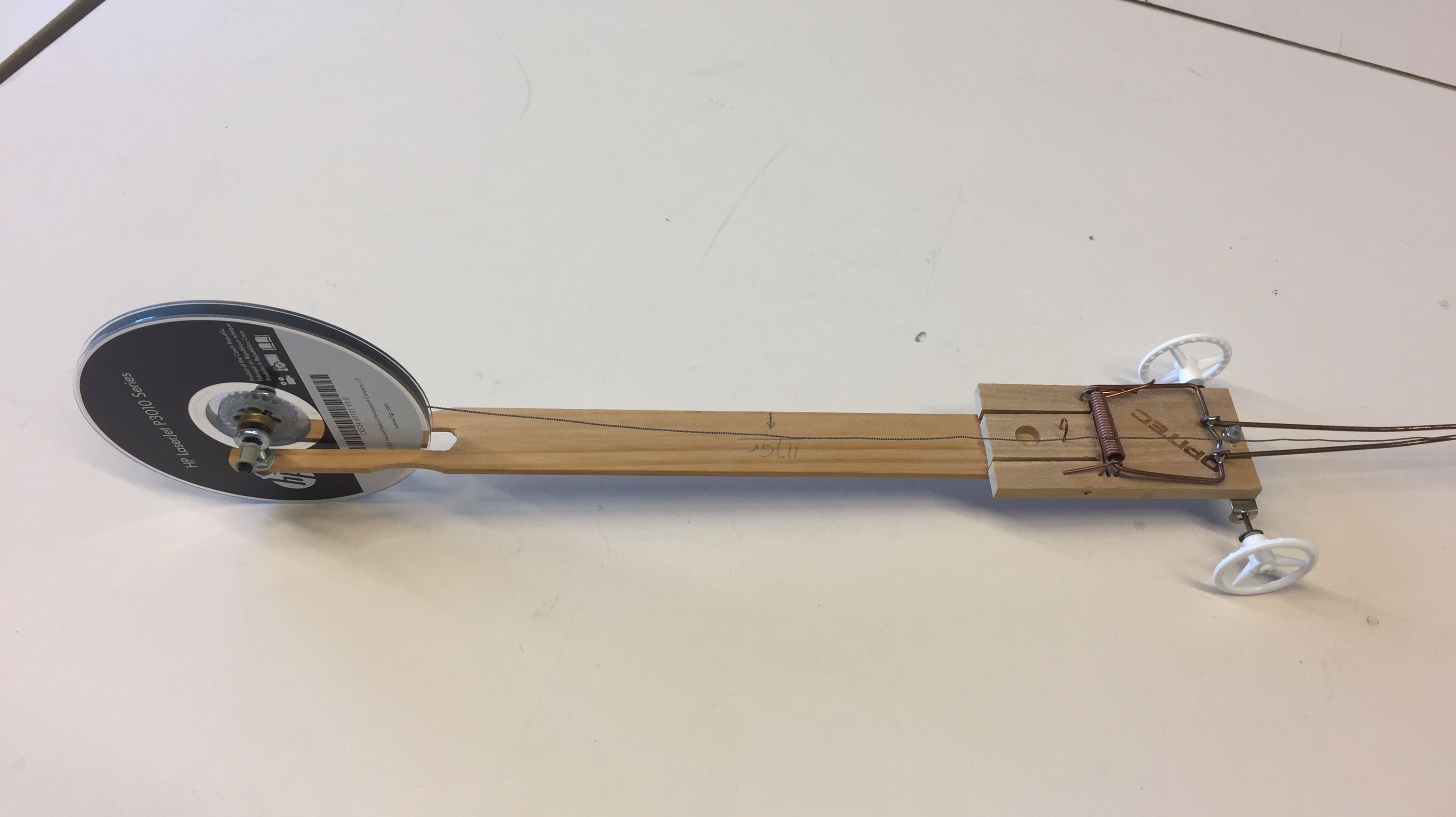 Vb. van een muizenval auto. | Toilet paper holder, Boys kurta design - Hoe Maak Je Een Muizenval Auto