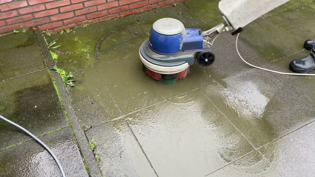 Verwijderen van groene aanslag op tegels en klinkers - Door De - Kalk Verwijderen Met Soda En Azijn
