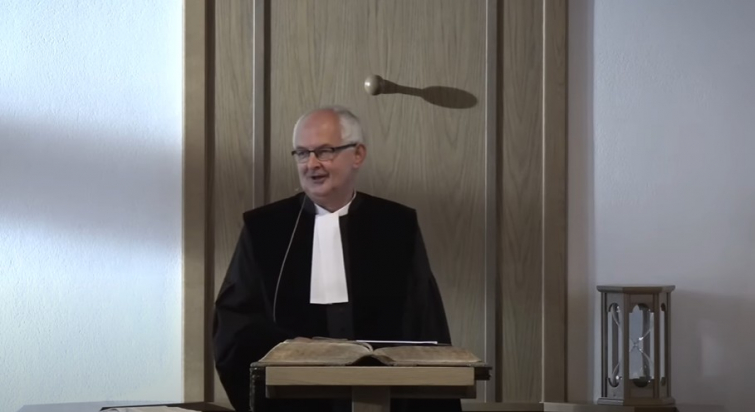 Vier HHK-gemeenten hopen op komst ds. C. J. P. van der Bas - Cvandaag.nl - Ds Van Der Bas Gezin