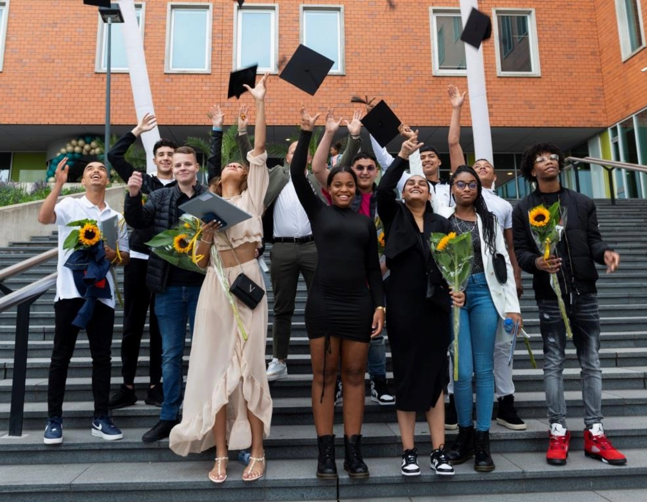VMBO LIFE College: 98% geslaagd, drie keer cum laude - Vlaardingen24 - Wanneer Ben Je Cumlaude Geslaagd Vmbo
