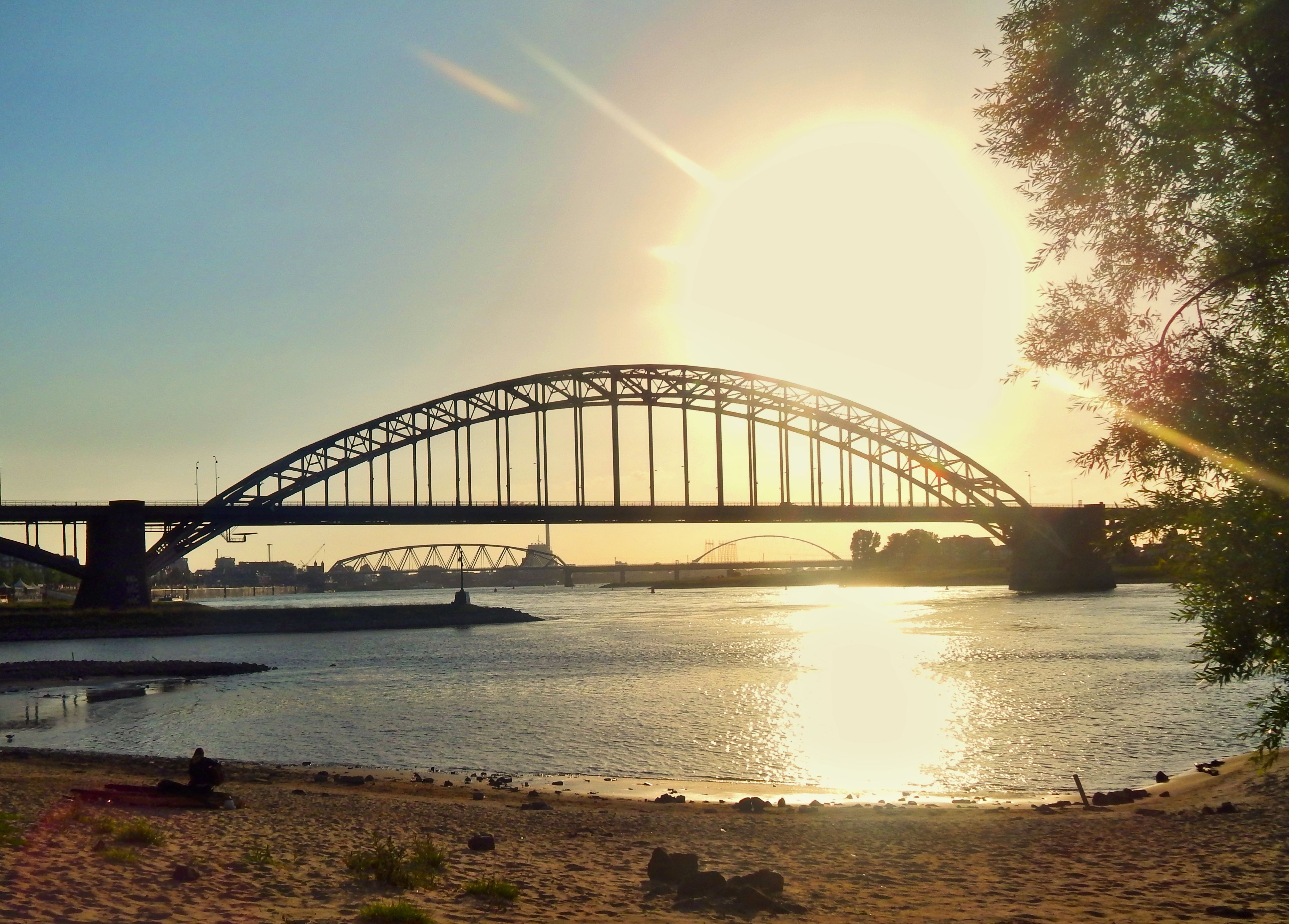 Waalbrug, Nijmegen - Hoe Heet Het Natuurgebied Aan De Waal Bij Nijmegen