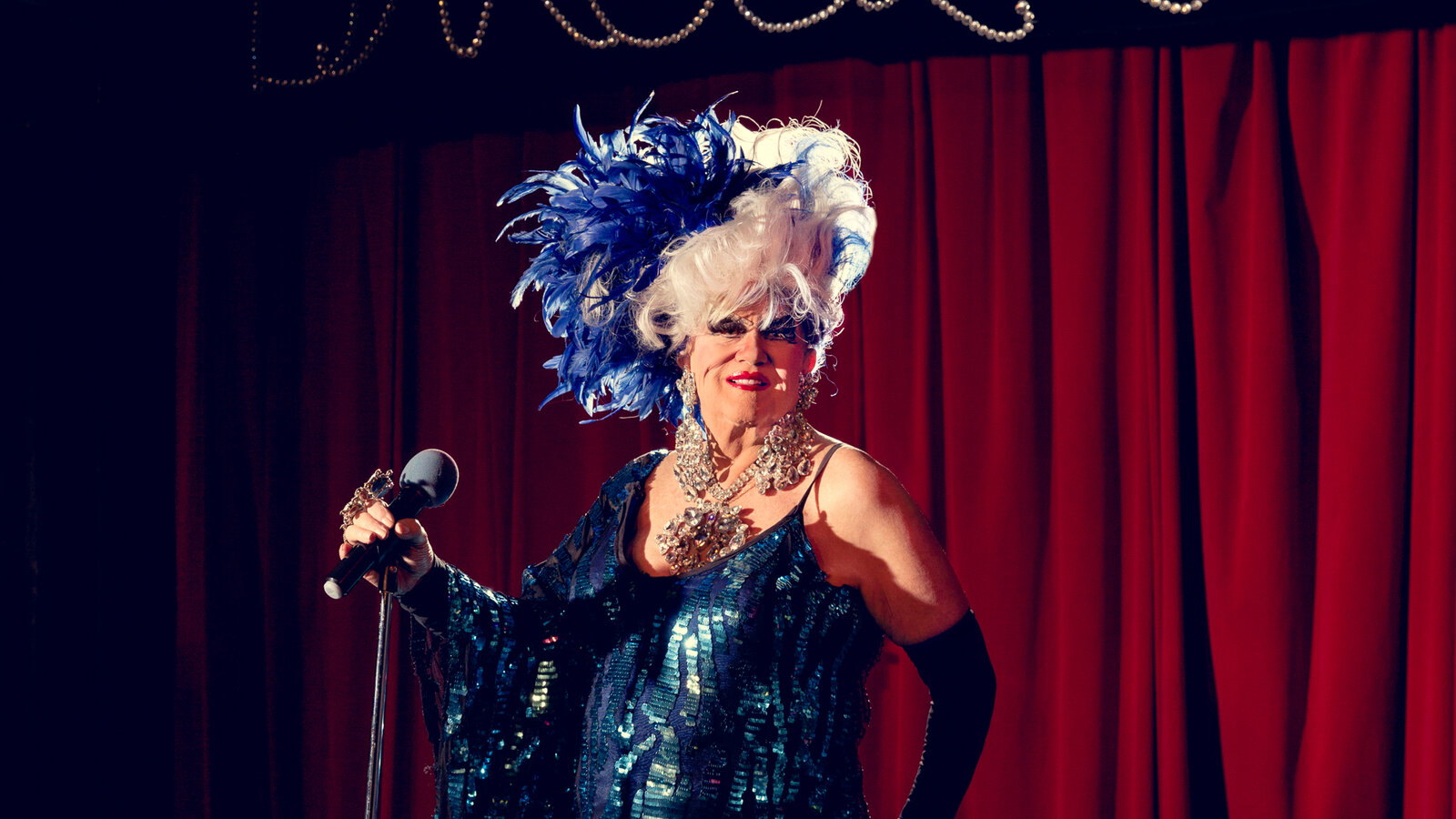 Walter Cole, Who Dazzled as Darcelle, the World’s Oldest Drag Performer - Wat Is De Echte Naam Van Lil Kleine