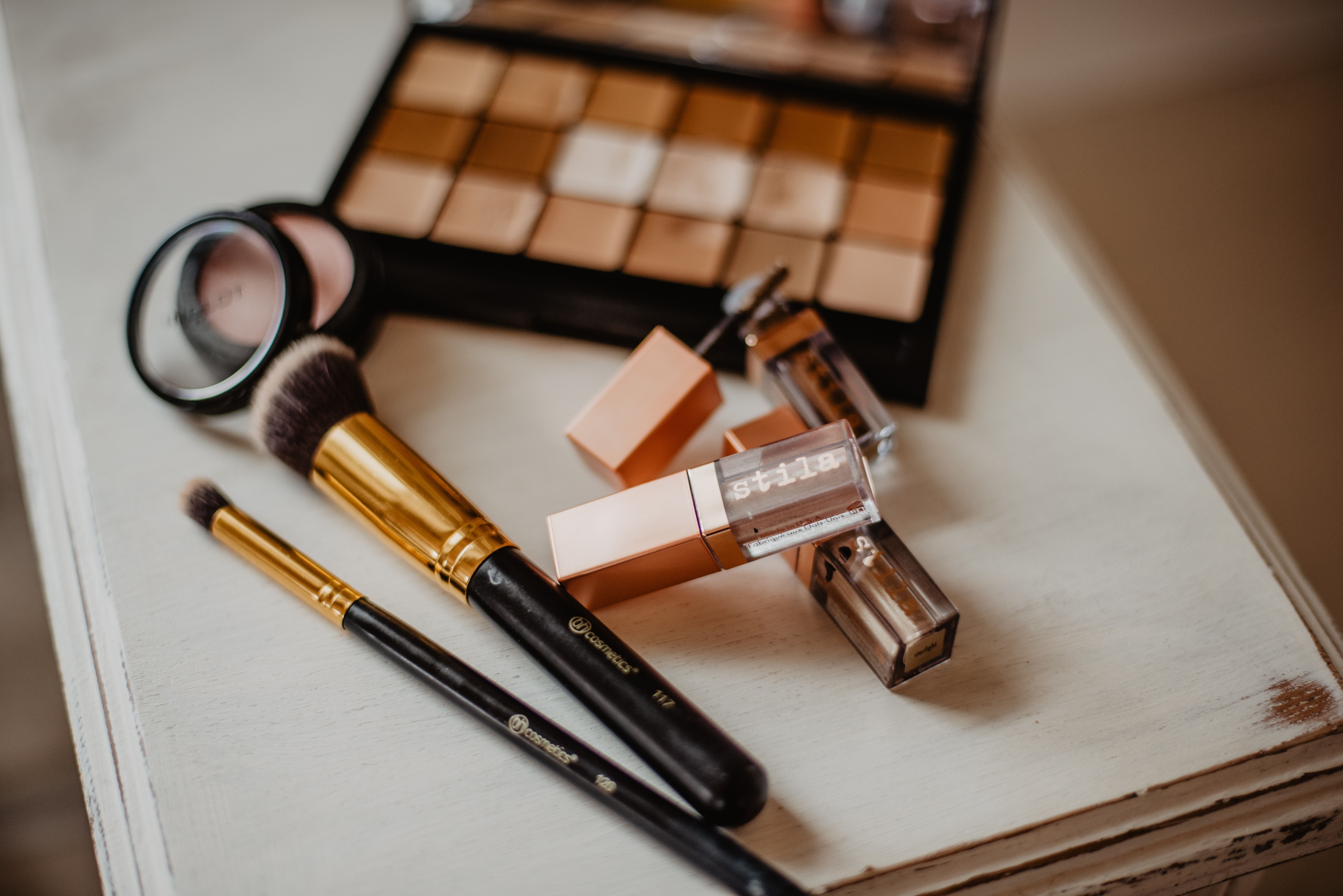 Wat te doen als je make-up vlekken moet verwijderen van je kledij - Make Up Vlekken Uit Kleding