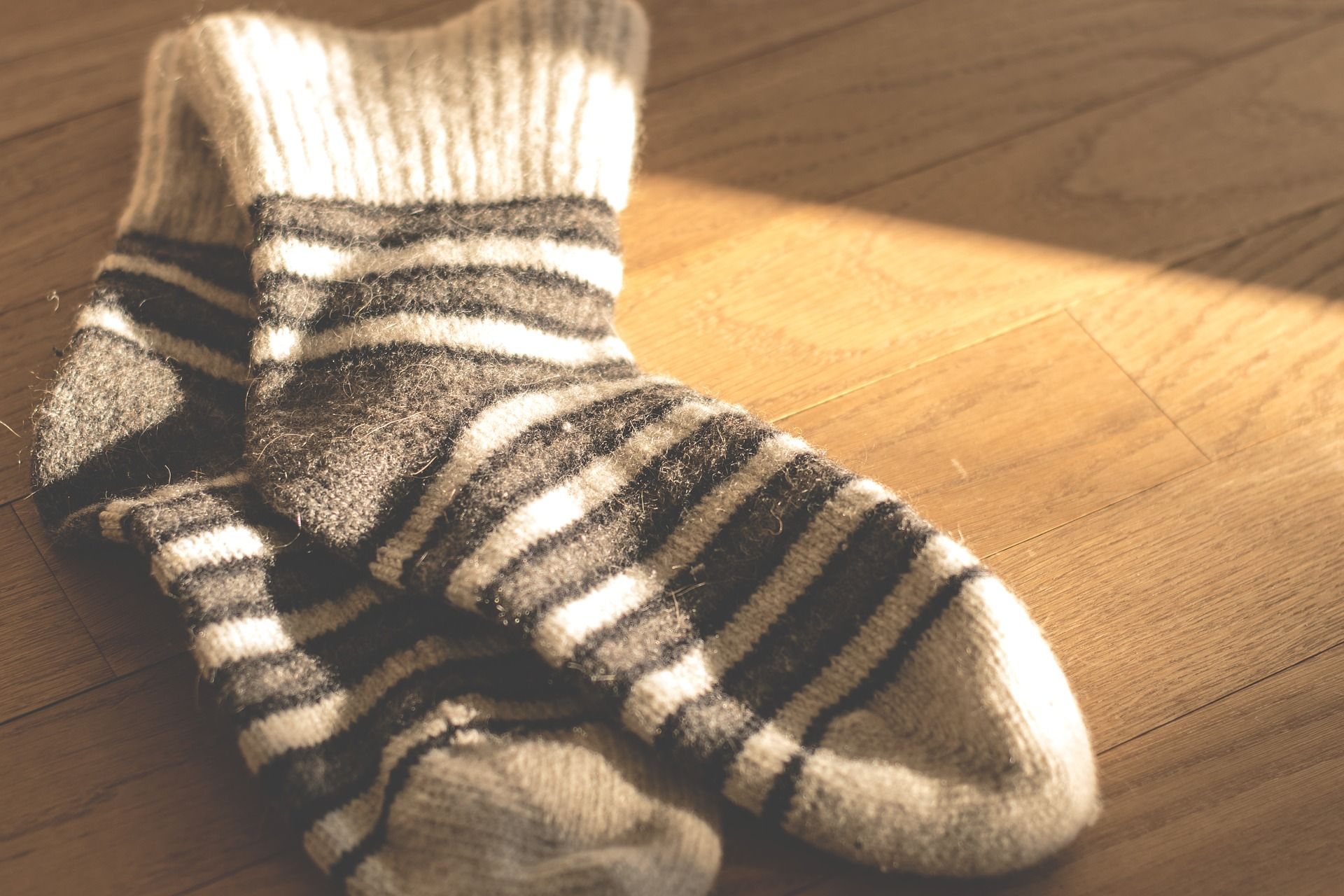 wat te doen met oude sokken | Socks, Keep warm, Warm feet - Wat Te Doen Met Oude Cd's