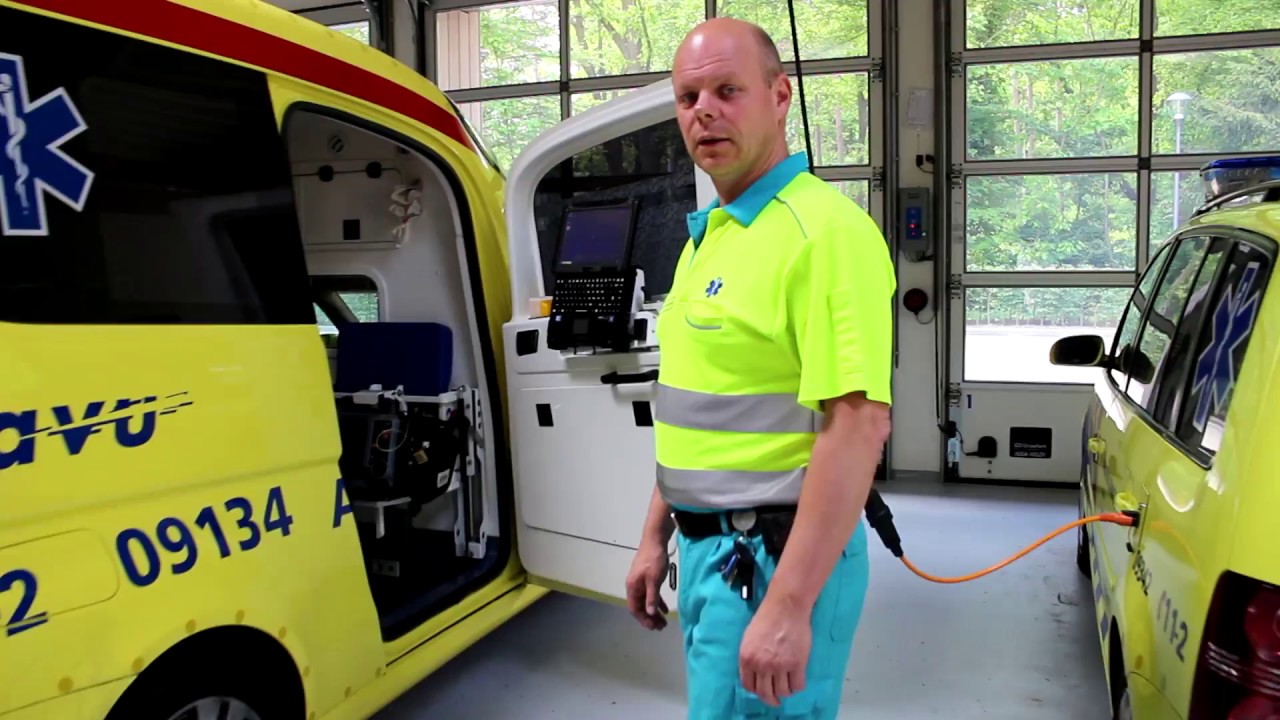 Wat zit er in een ambulance? - YouTube - Wat Zit Er In Een Ehbo Koffer