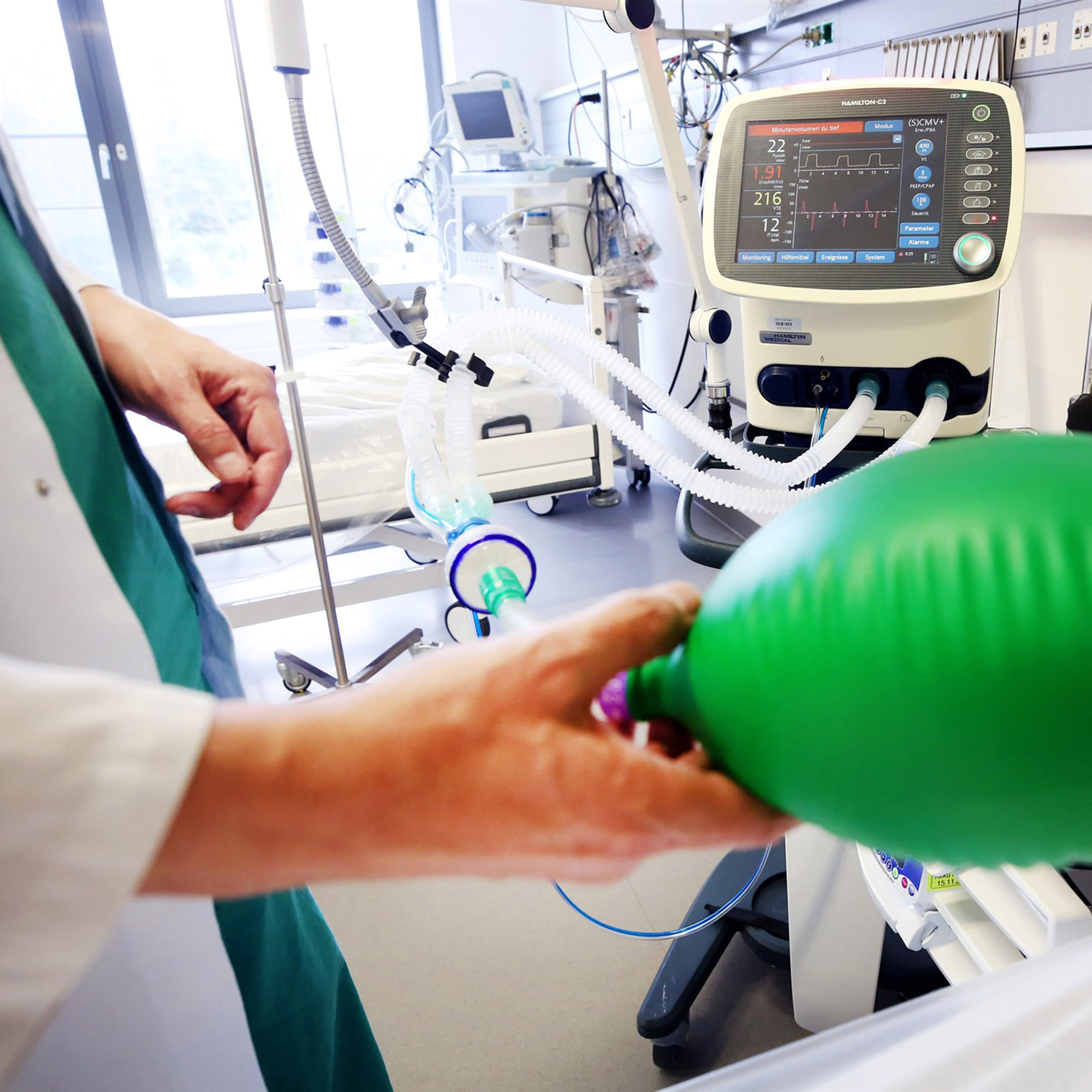 What is a ventilator? All about the machine that helps COVID-19 - Ventilator 's Nachts Aan Gevaarlijk Brand
