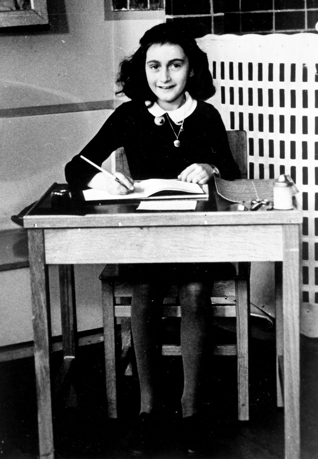 Why is Anne Frank significant? | Britannica - Waarom Is Anne Frank Zo Beroemd
