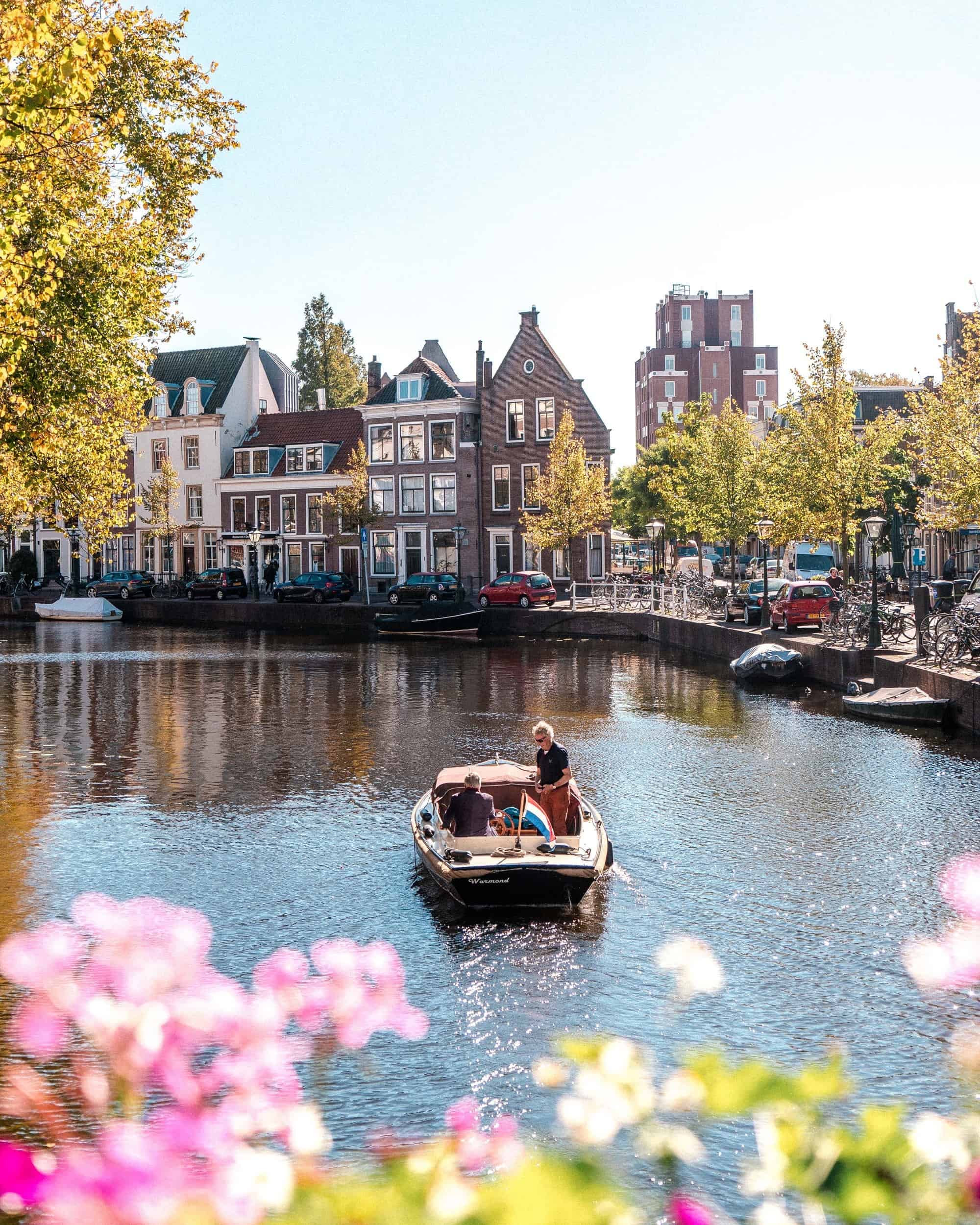 Why you must visit Leiden, the beautiful university city of Holland - Leiden Centraal Spoor 4b En 5b