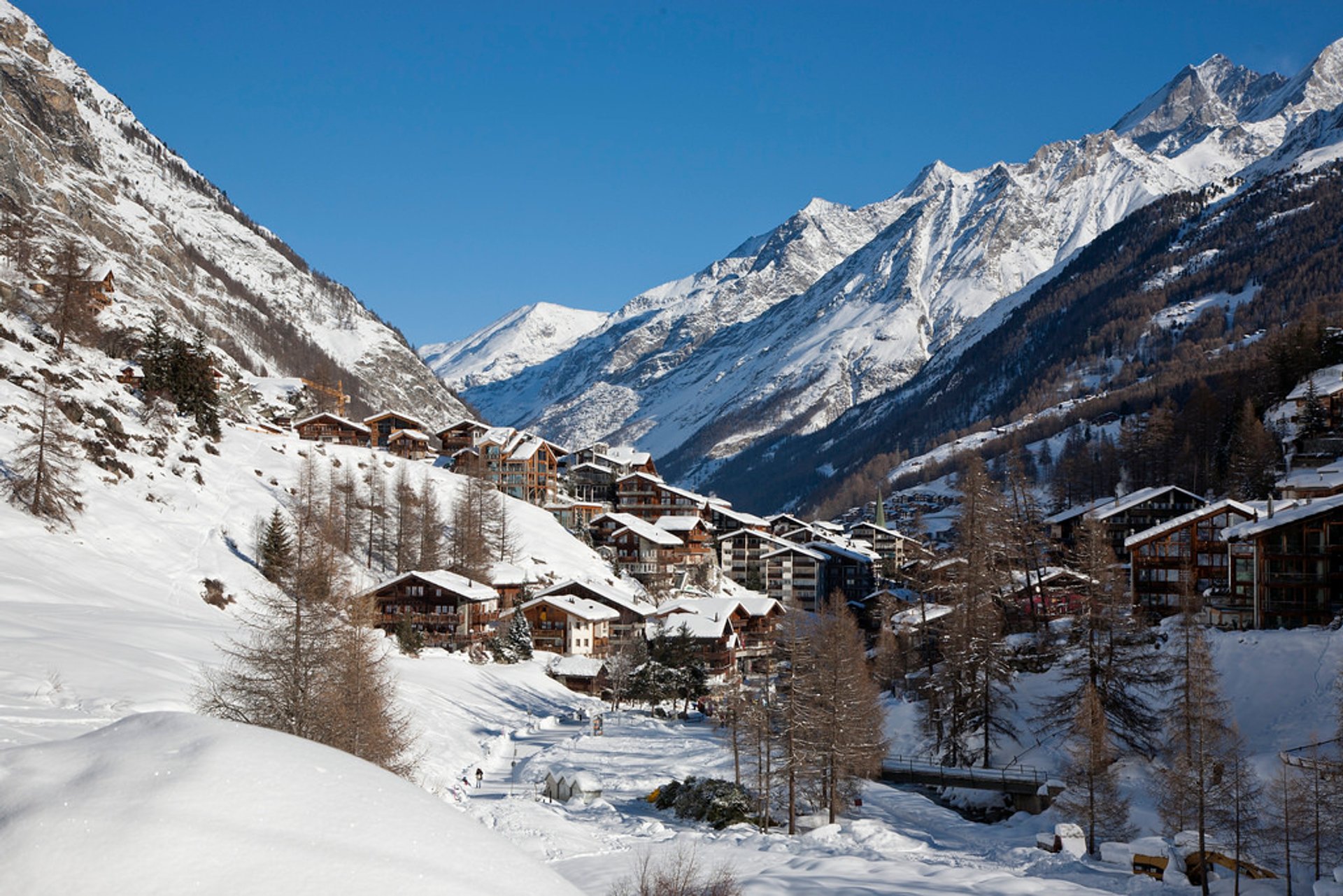 Winter in Switzerland 2024-2025 - Rove.me - Daar In Zwitserland Heeft Men Weer Pas Een Soort Onderwijs