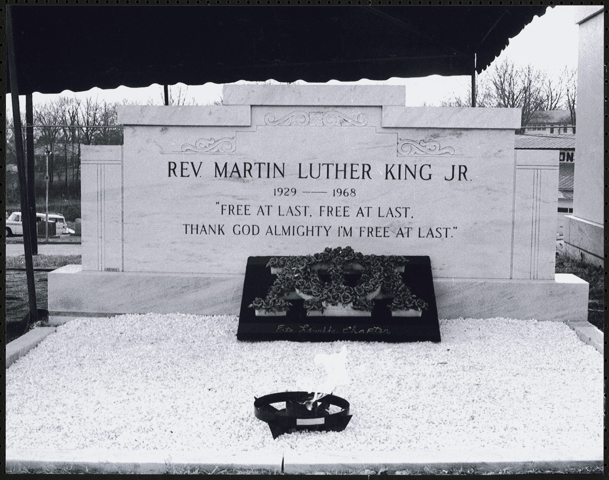 Wreath and eternal flame laid in front of Martin Luther King, Jr.'s - Graf Martin Luther King