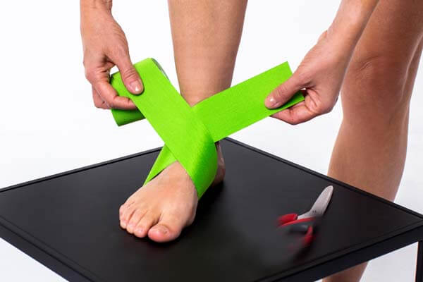 Zelf Enkel tapen? 3 eenvoudige Instructies | FysioTape - Hoe Tape Je Een Enkel