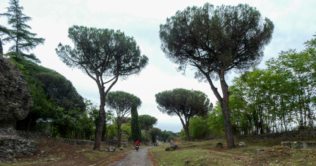 Zo oud als de weg naar Rome. - Jet en Geert op de fiets - Zo Oud Als De Weg Naar Rome