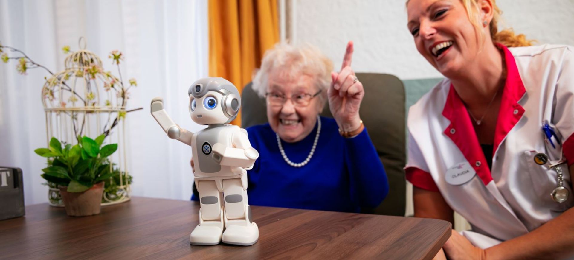 Zorgrobot Maatje, de meest populaire gezelschapsrobot in de zorg - Technologie In De Zorg Voorbeelden