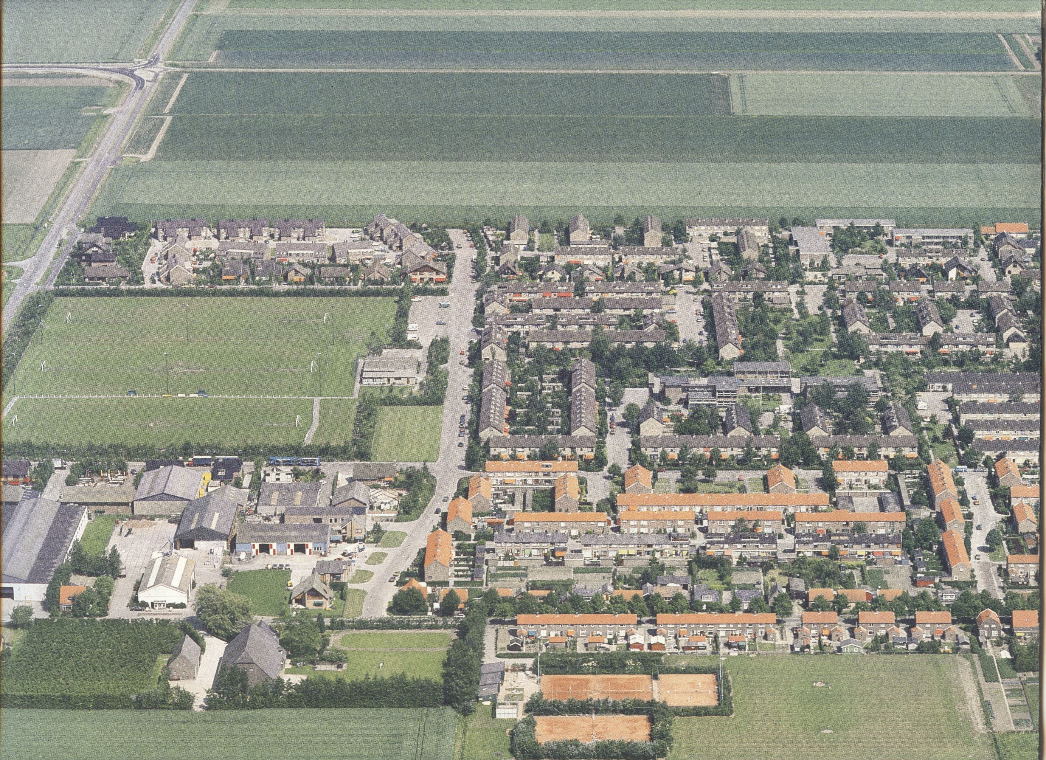Zuid-Beijerland vanuit de lucht (download) – piershil.com - De Ark Zuid Beijerland